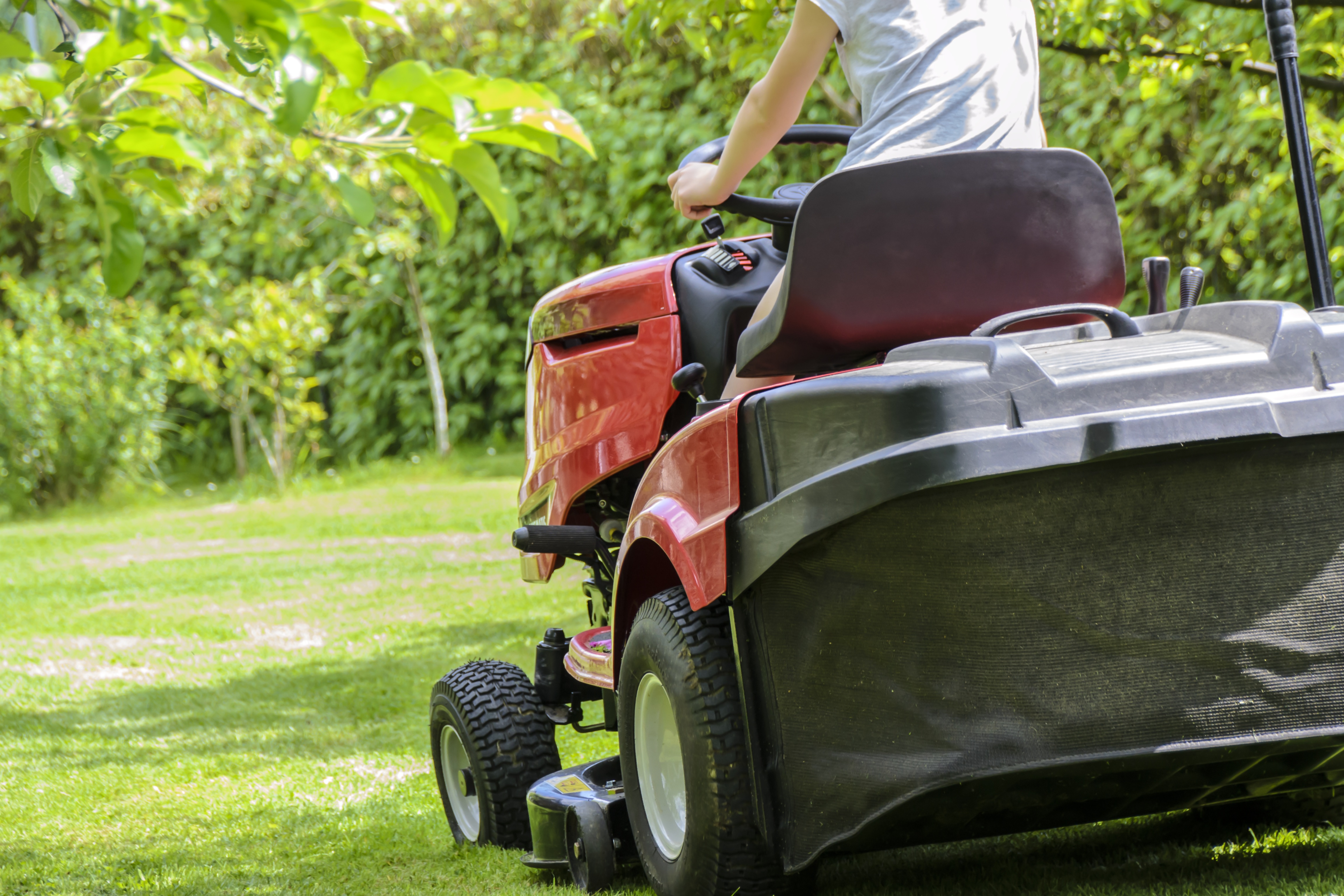 Lawn tractor